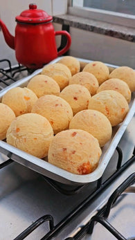 Pão de queijo brasiliano preparato con Polvilho Azedo Amafil